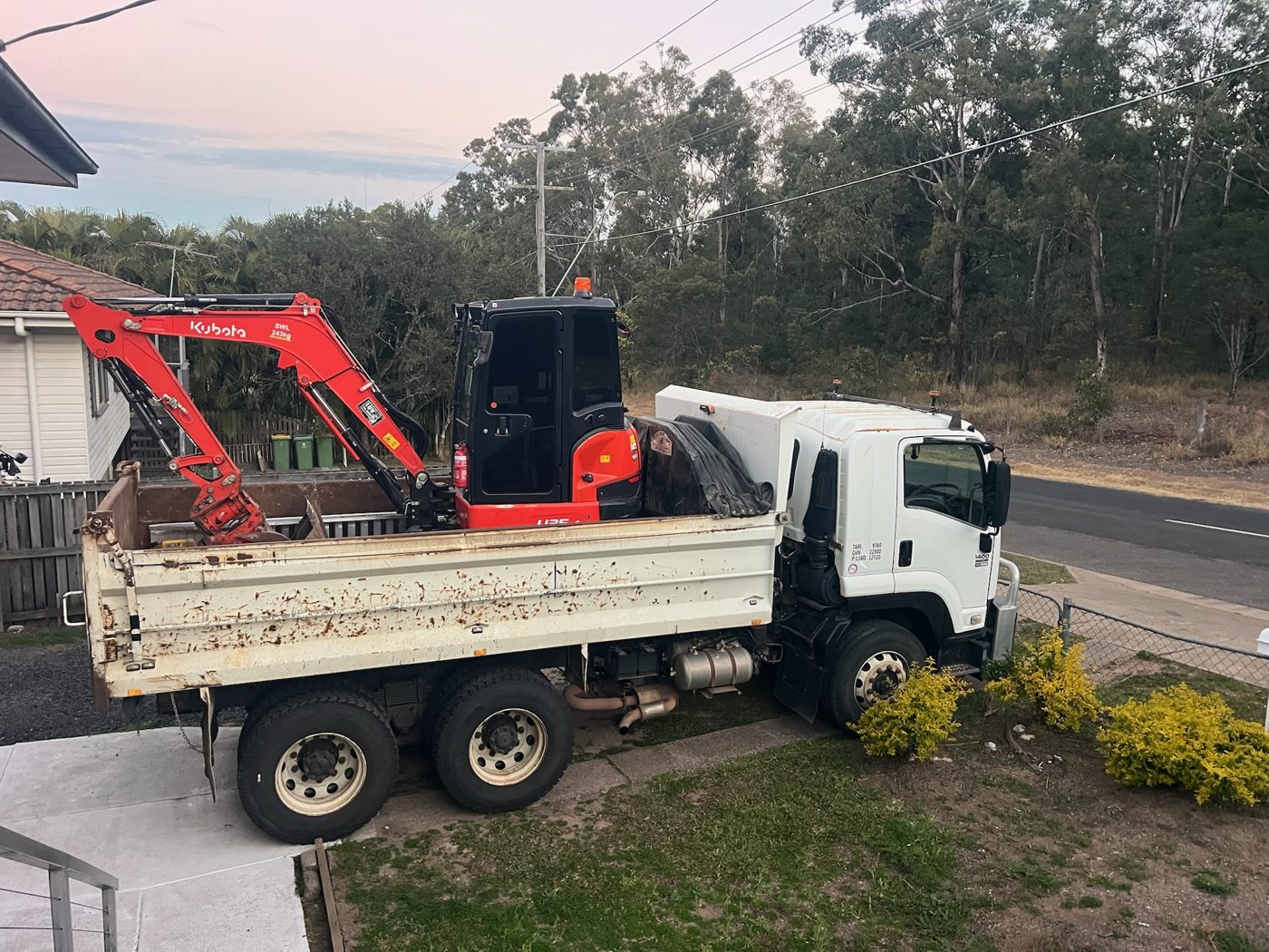 Kubota U25 excavator loaded on the Isuzu tipper, ready for a job