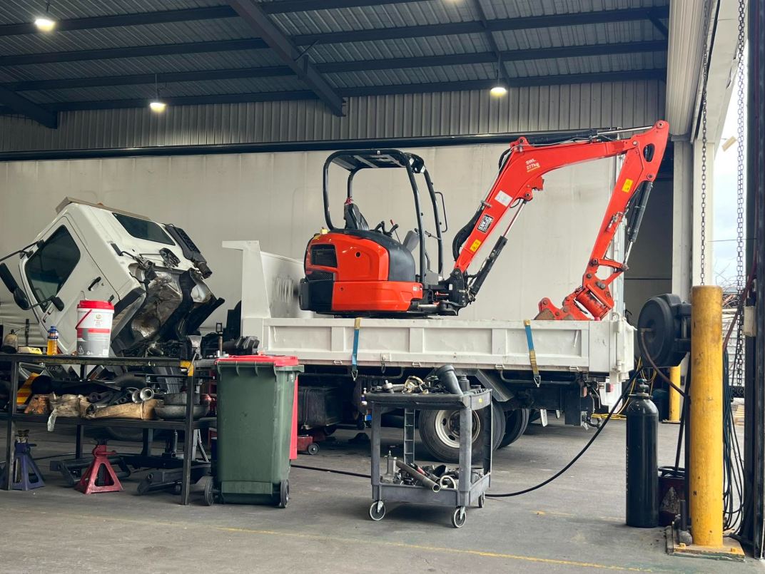 Beau's Kubota excavator loaded on the Isuzu tipper